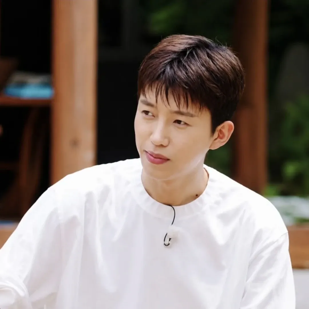 Behind-the-scenes cut of Lim Youngwoong