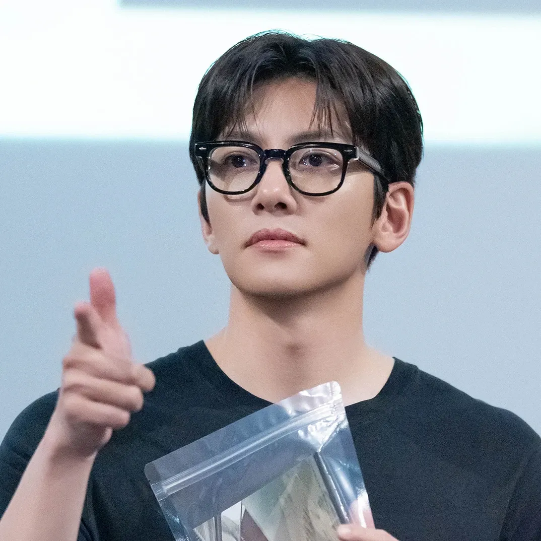 Behind-the-scenes cut of Ji Changwook