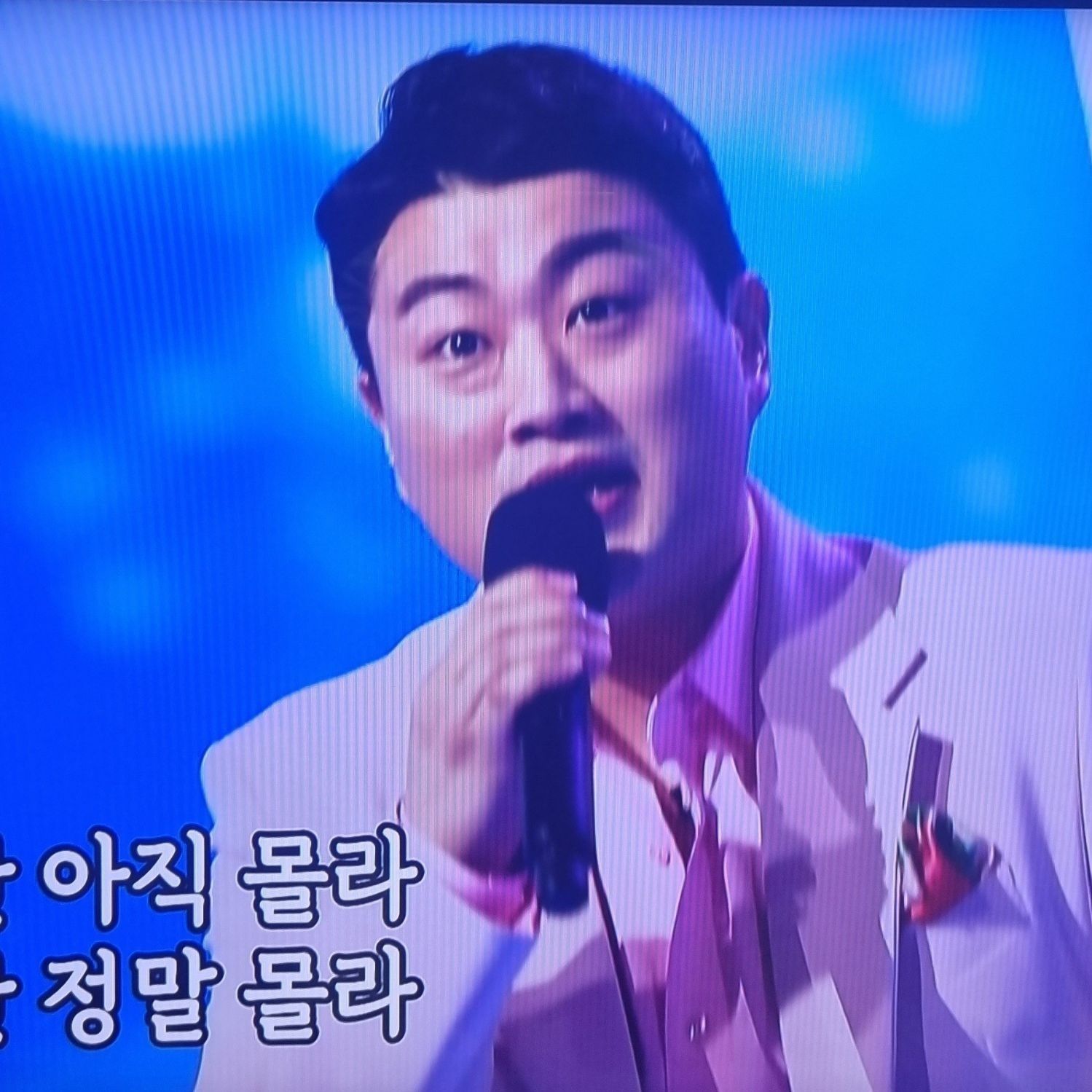 粉丝拍下的金浩中瞬间