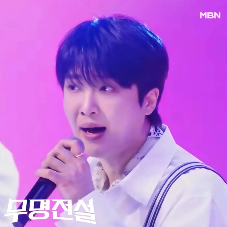 A moment captured by a fan of Hwang Yunsung