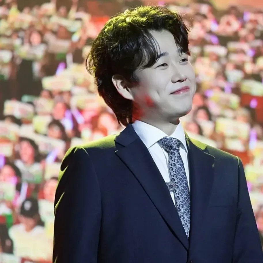 Behind-the-scenes cut of Hwang Youngwoong