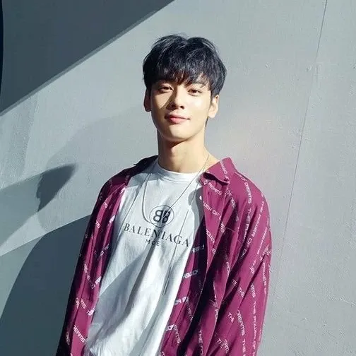 Behind-the-scenes cut of Cha Eunwoo