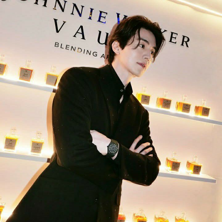 Recent activity shot of Lee Dongwook