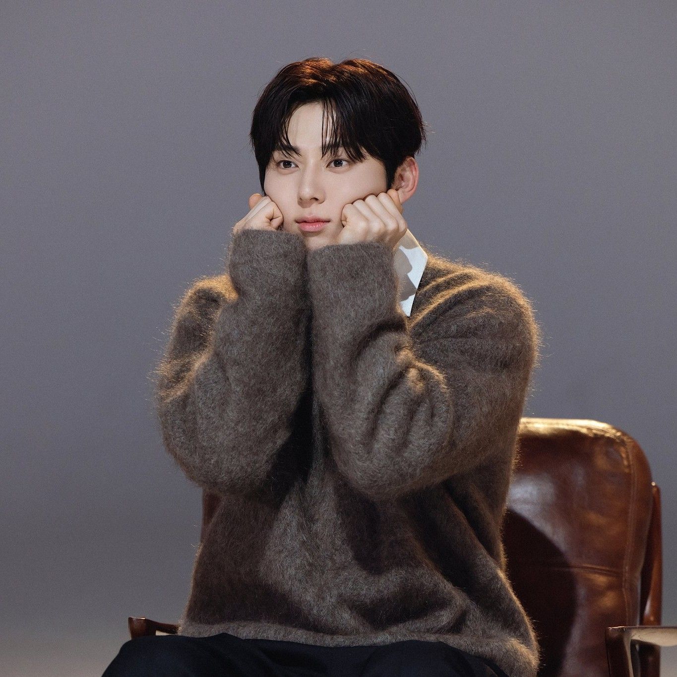 A moment captured by a fan of Hwang Minhyun