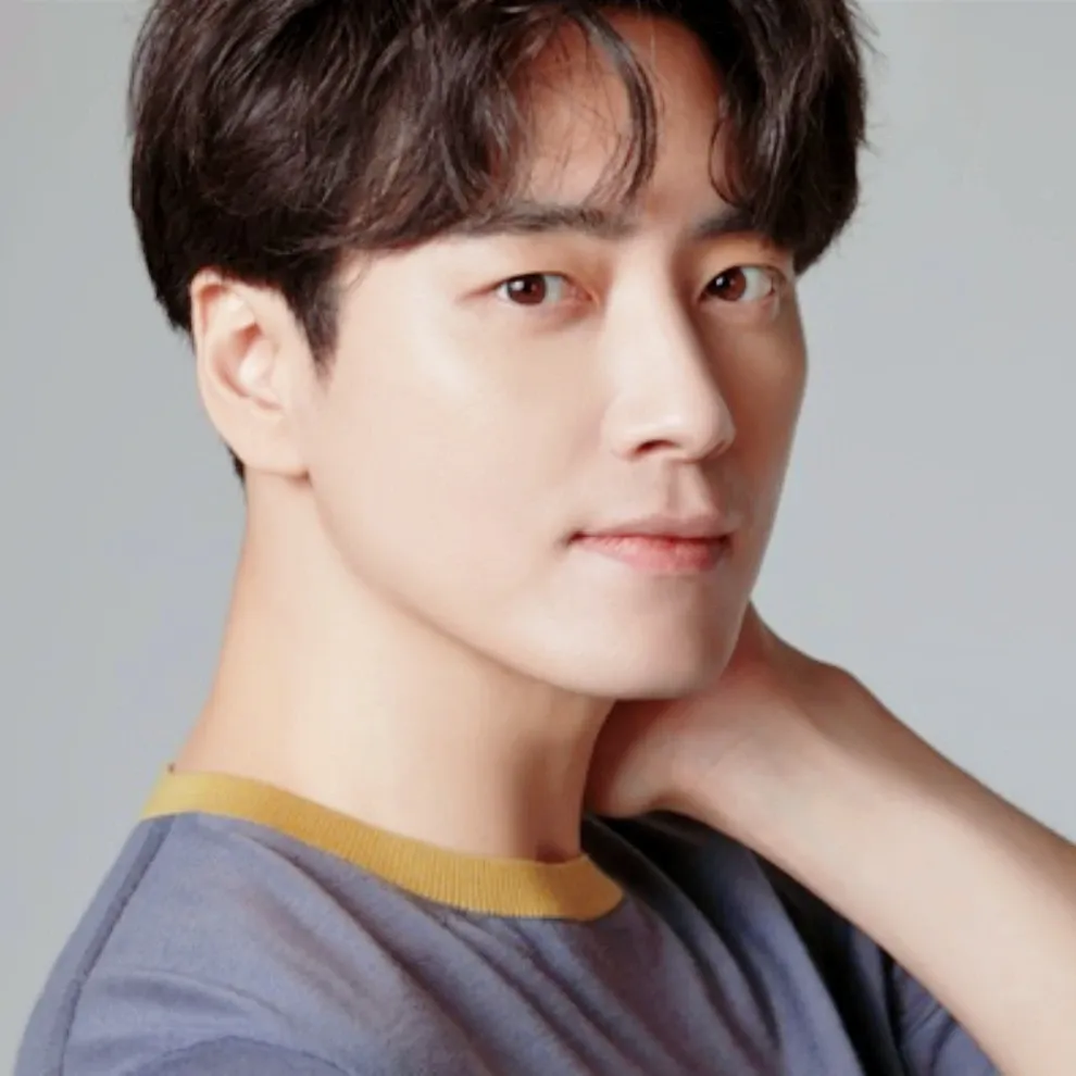 A moment captured by a fan of Lee Joonhyuk
