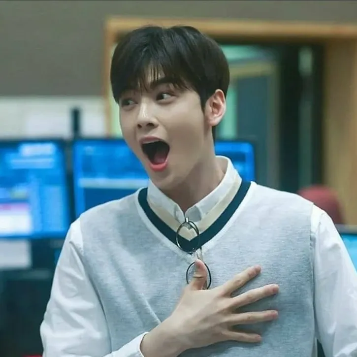 Behind-the-scenes cut of Cha Eunwoo