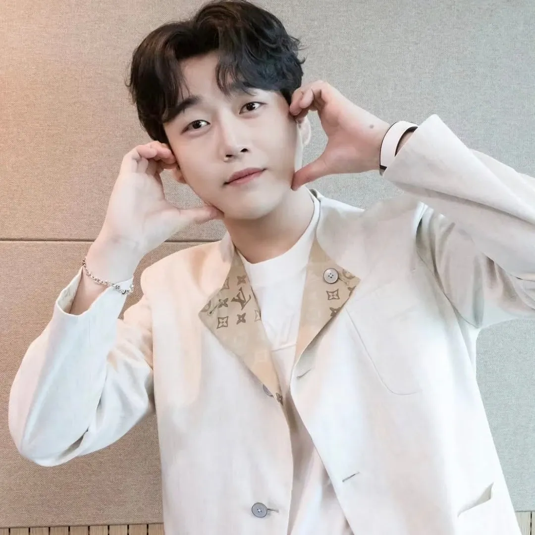 Latest photo of Hwang Youngwoong