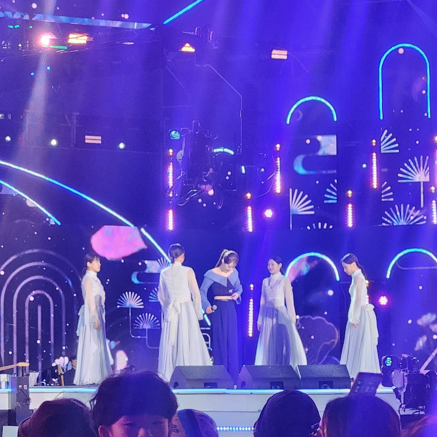 A moment captured by a fan of Jeon Yujin