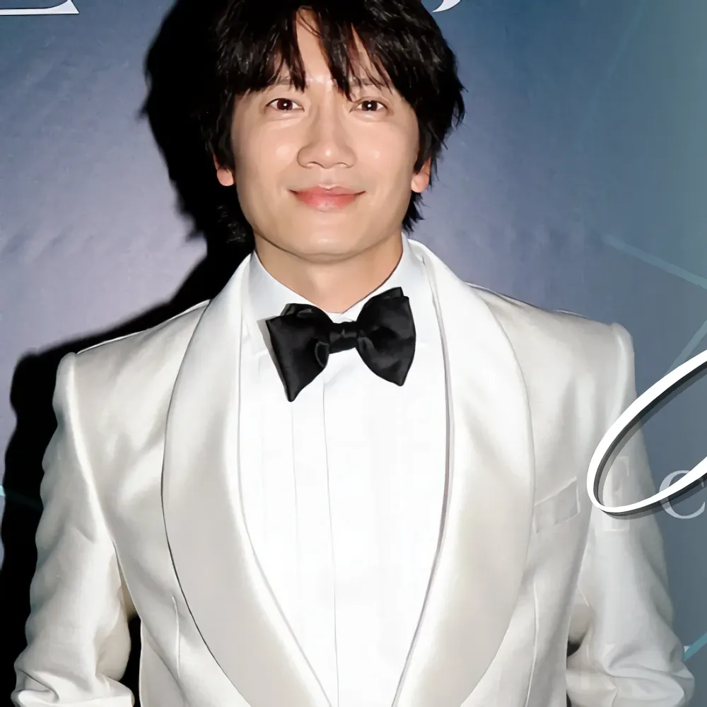 Behind-the-scenes cut of Ji Sung