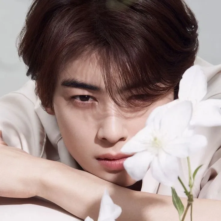 Recent activity shot of Cha Eunwoo