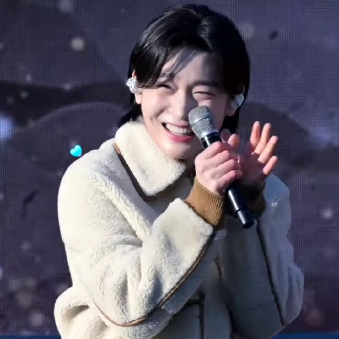 커뮤니티에서 화제된 인기 셀럽 콘텐츠