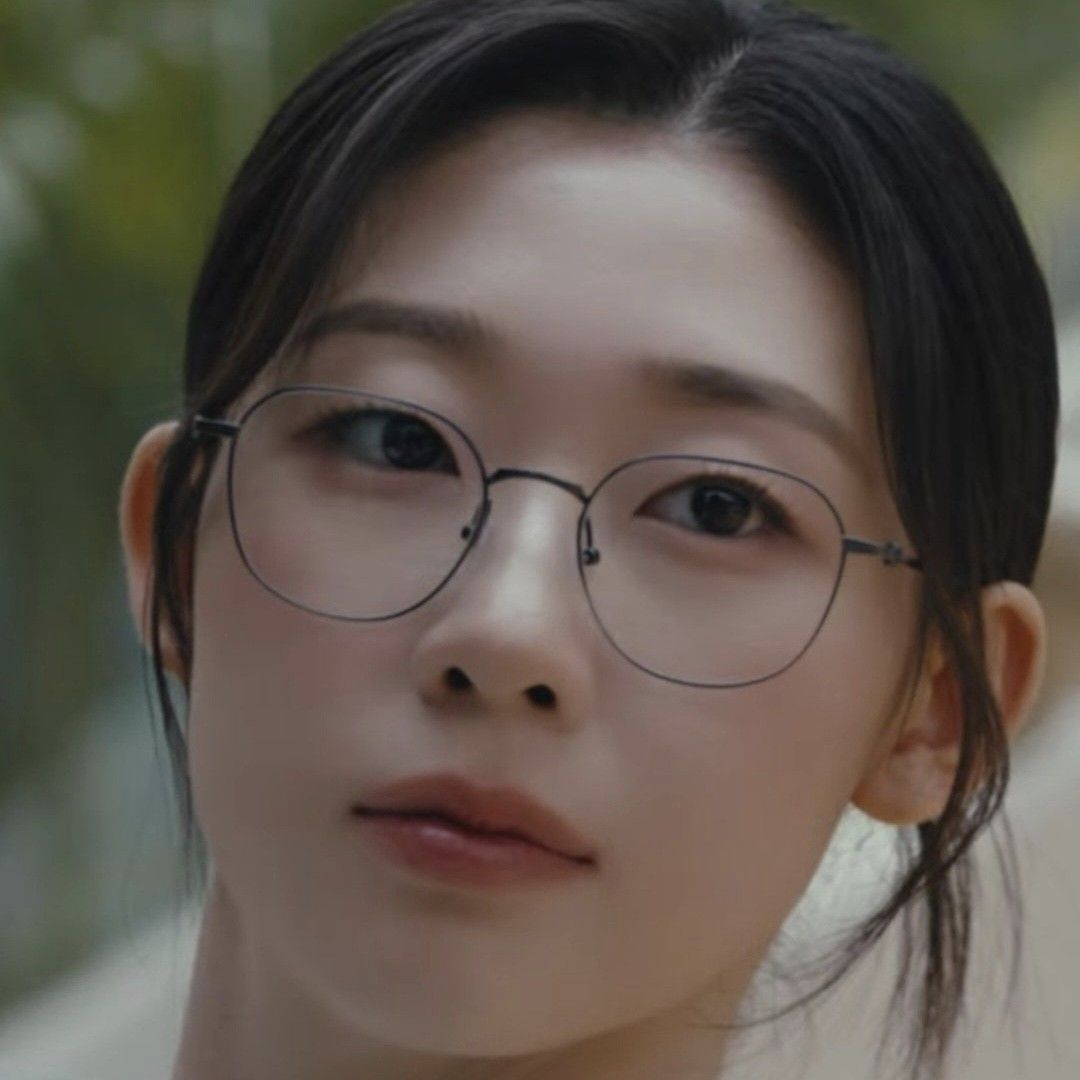 Behind-the-scenes cut of Han Yeji