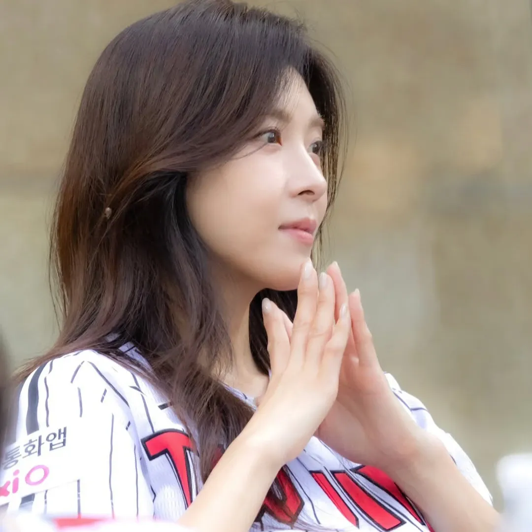 Behind-the-scenes cut of Ha Jiwon