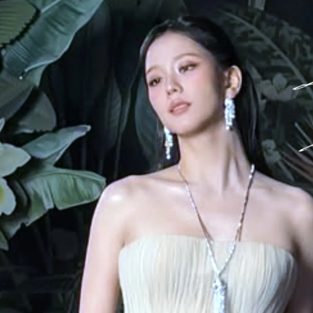 Latest photo of Jisoo (1995)