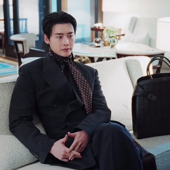 Recent activity shot of Lee Jongsuk