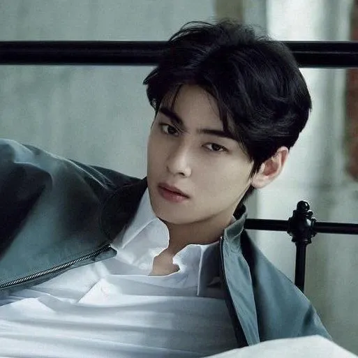 Latest photo of Cha Eunwoo