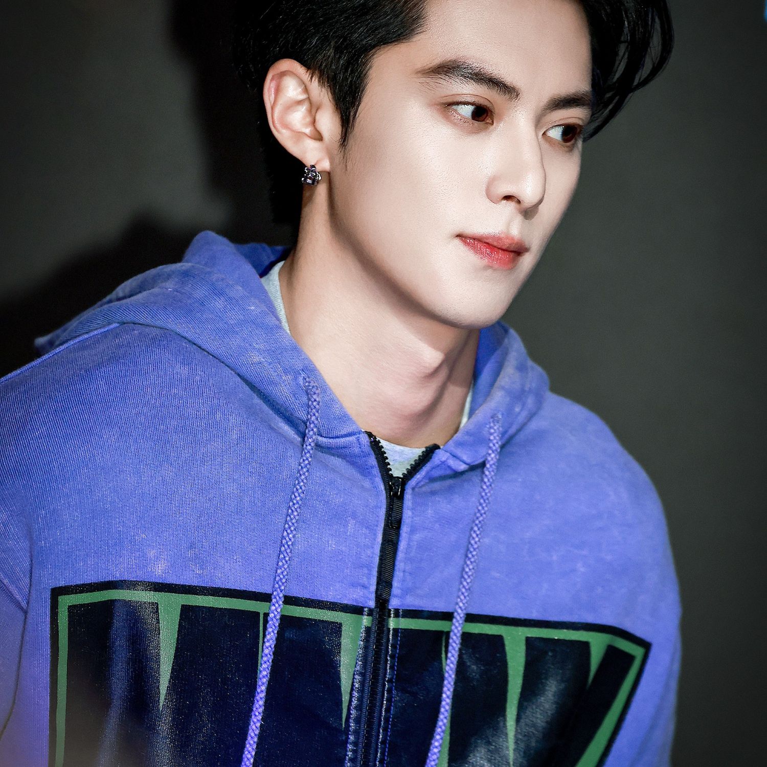 A moment captured by a fan of Dylan Wang