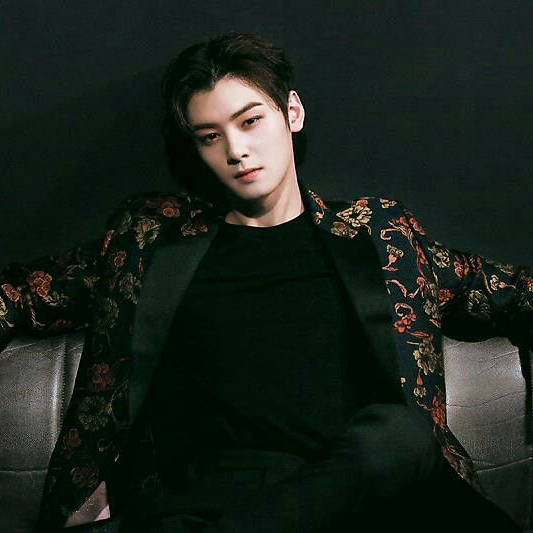 Behind-the-scenes cut of Cha Eunwoo