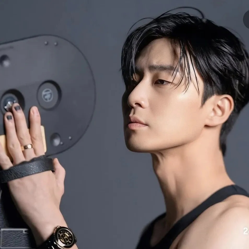 Latest photo of Park Seojoon
