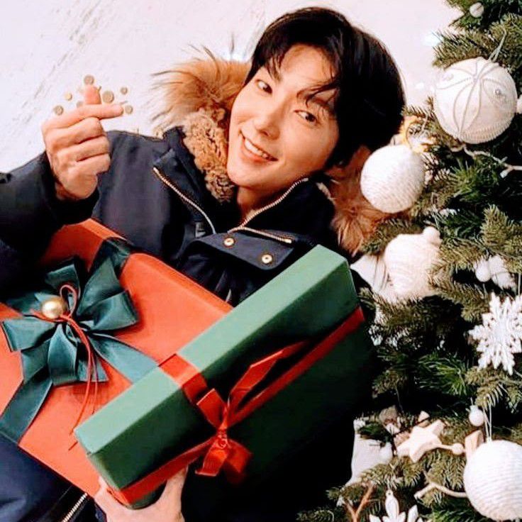 Behind-the-scenes cut of Lee Joongi