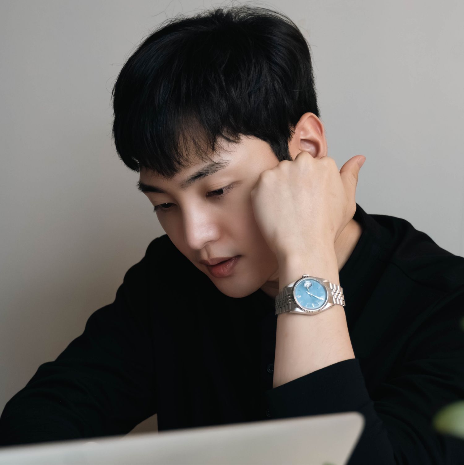 Behind-the-scenes cut of Kim Minjae