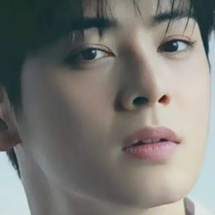 Recent activity shot of Cha Eunwoo