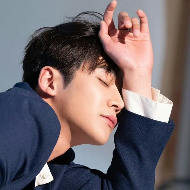 로운의 비하인드 컷