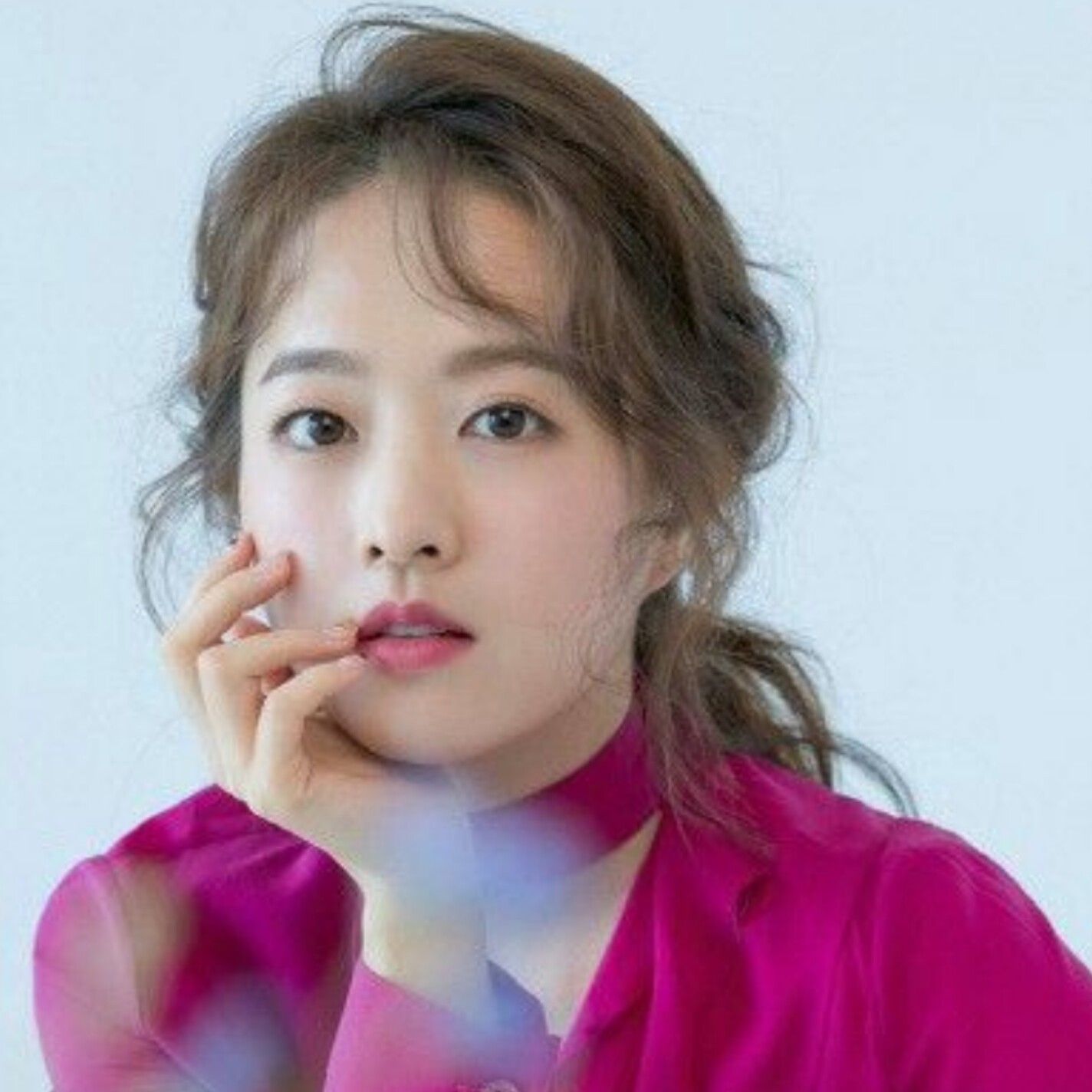 Behind-the-scenes cut of Park Boyoung