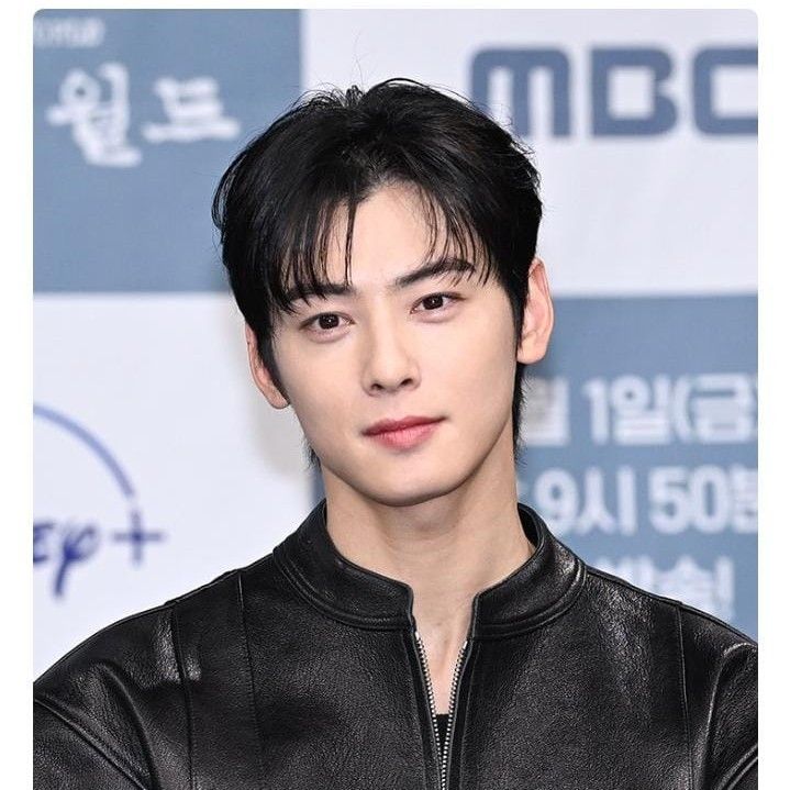 Foto kegiatan terbaru dari Cha Eunwoo