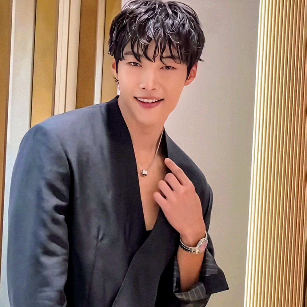 A moment captured by a fan of Woo Dohwan