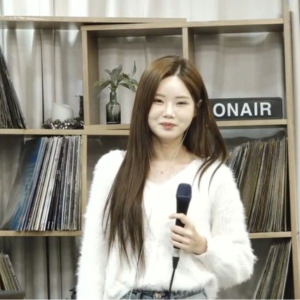 A moment captured by a fan of Bae Ahyeon