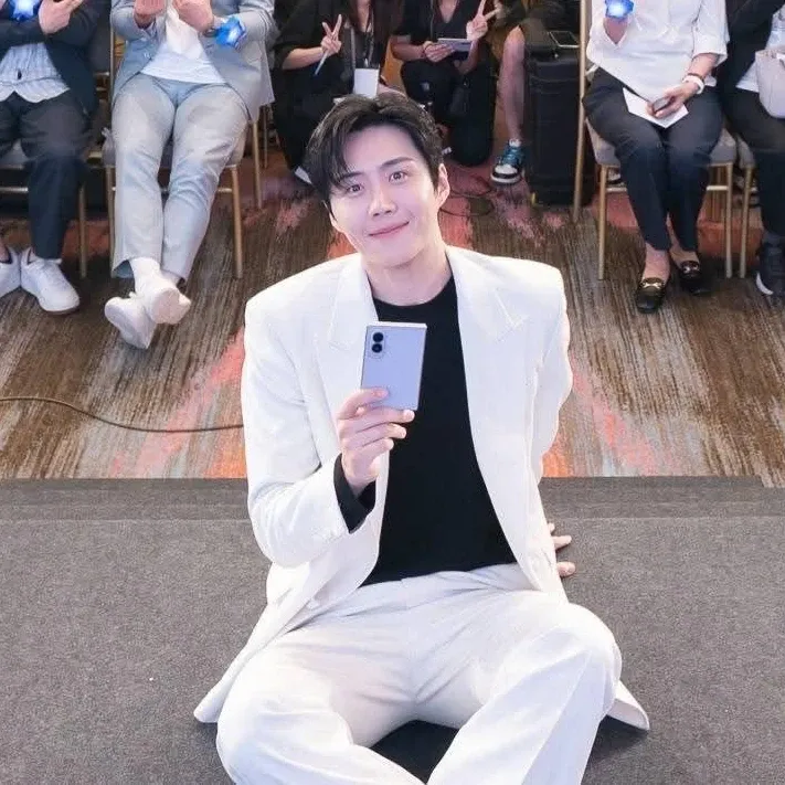 Foto kegiatan terbaru dari Kim Seonho