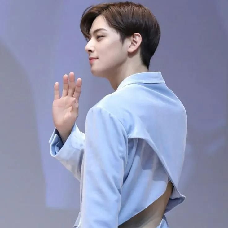 Behind-the-scenes cut of Cha Eunwoo