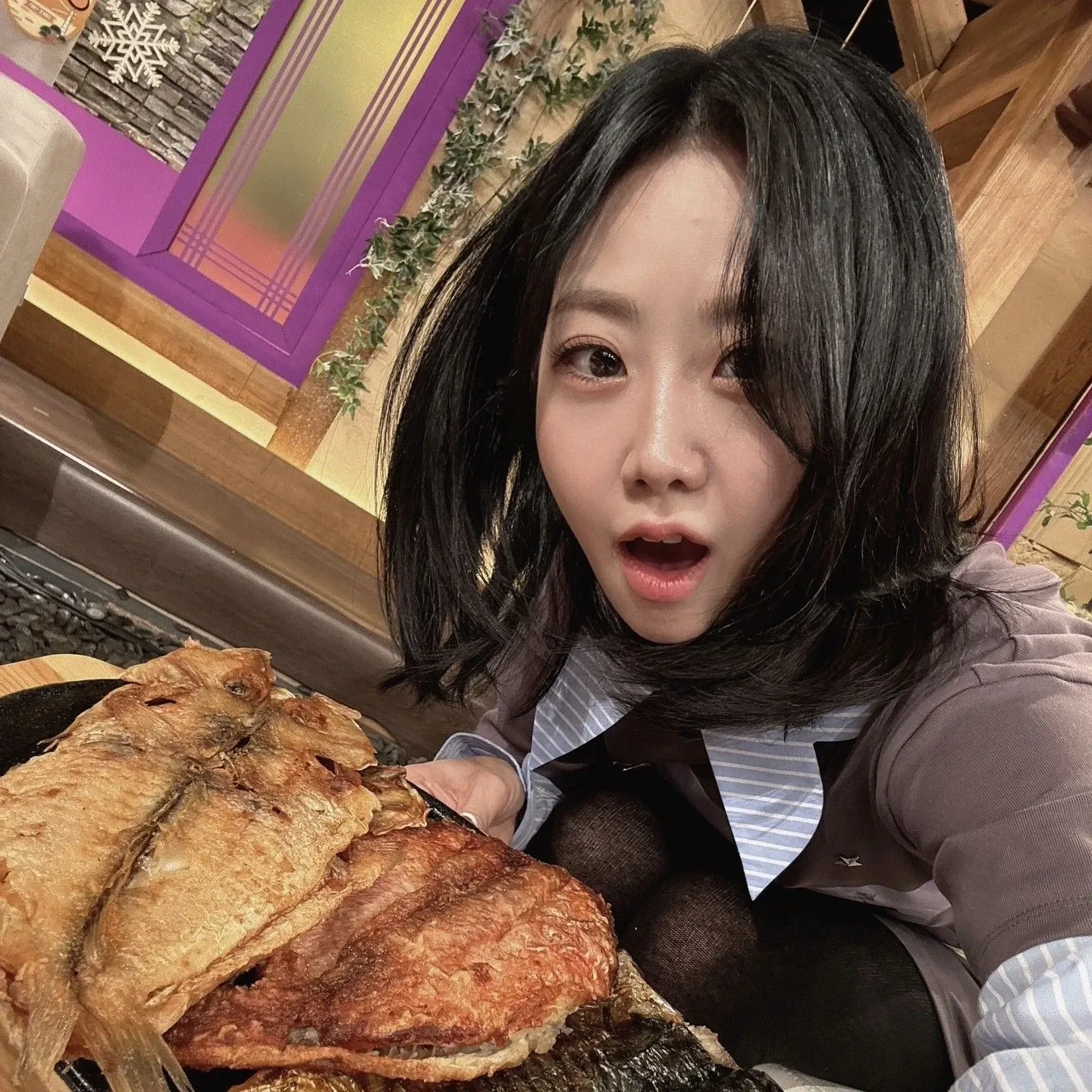 Behind-the-scenes cut of Kang Hyeyeon