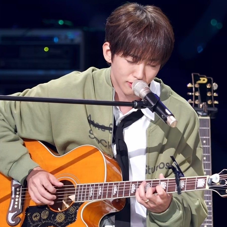 A moment captured by a fan of Lee Seungyoon