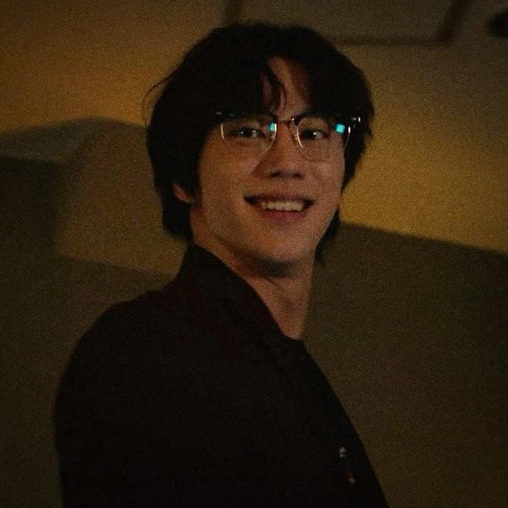 Behind-the-scenes cut of Lee Junyoung