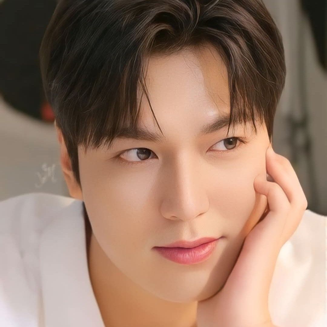 イ・ミンホの最近の活動ショット