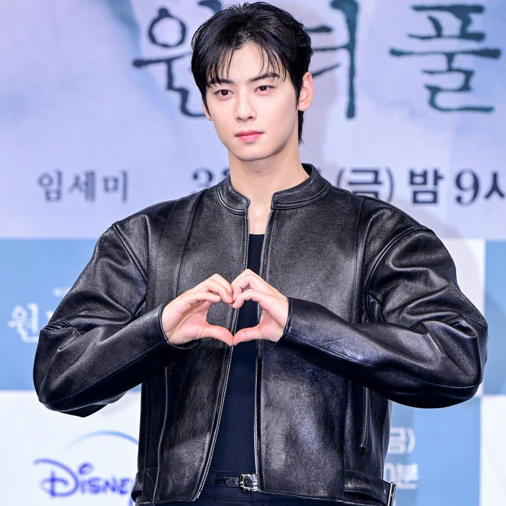 A moment captured by a fan of Cha Eunwoo