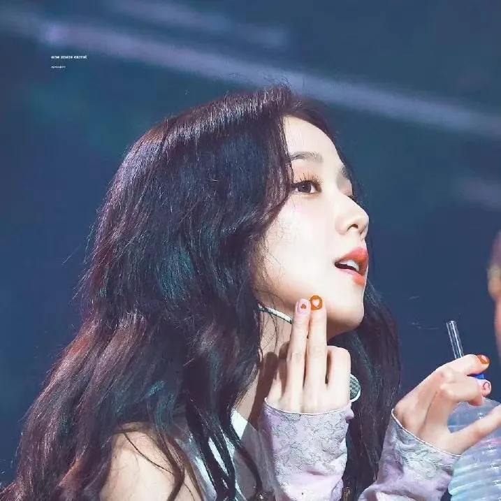 Behind-the-scenes cut of Jisoo (1995)