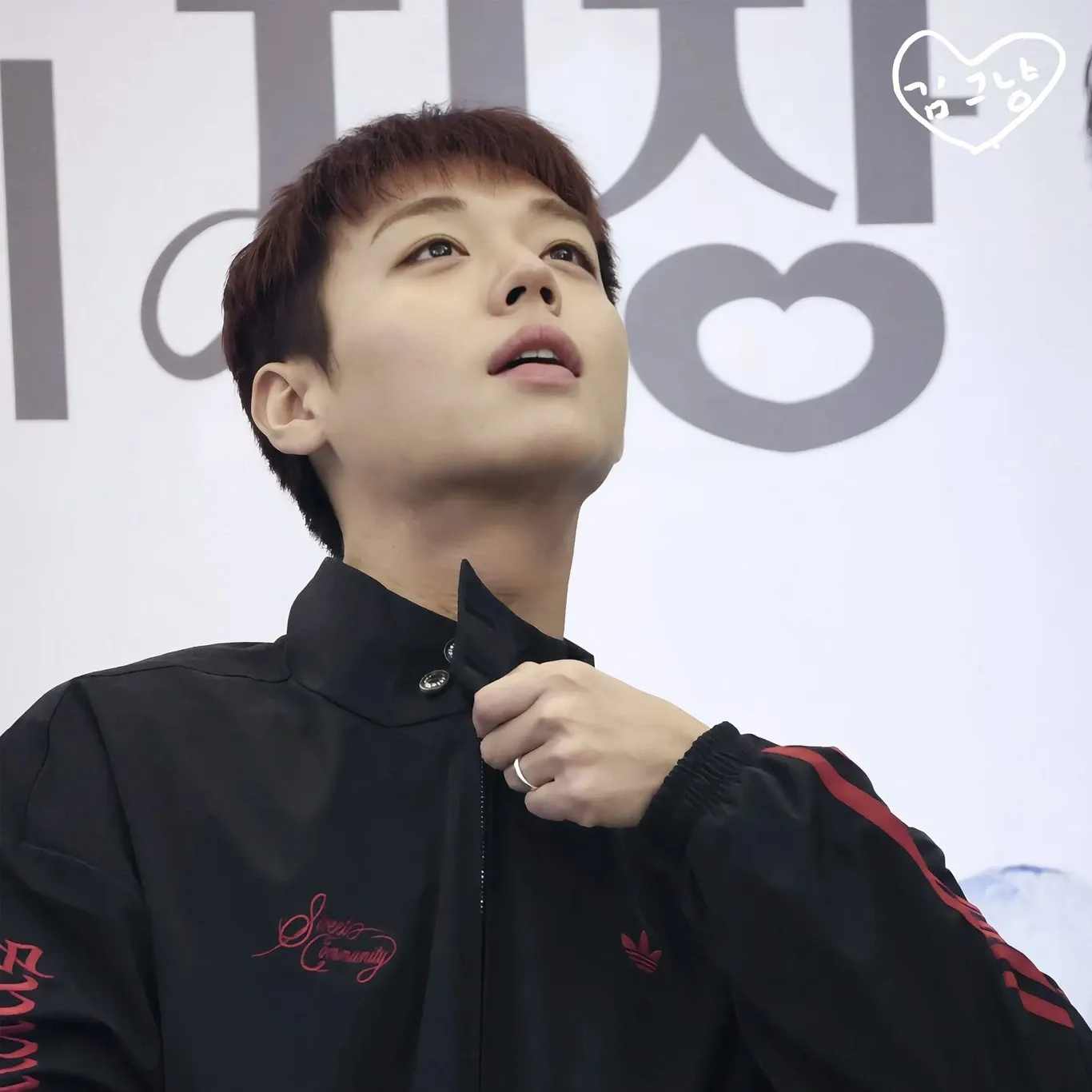 A moment captured by a fan of Park Jihoon