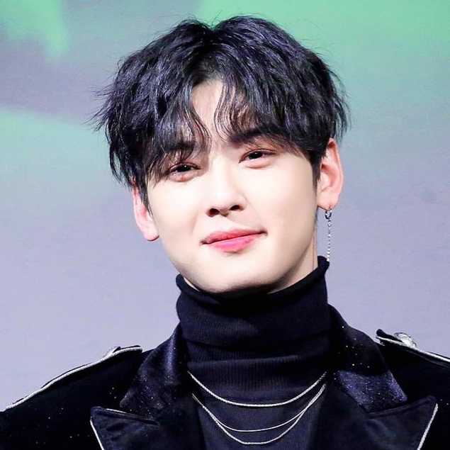 A moment captured by a fan of Cha Eunwoo