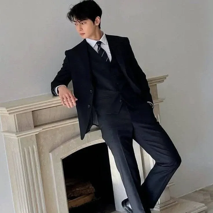 Behind-the-scenes cut of Cha Eunwoo