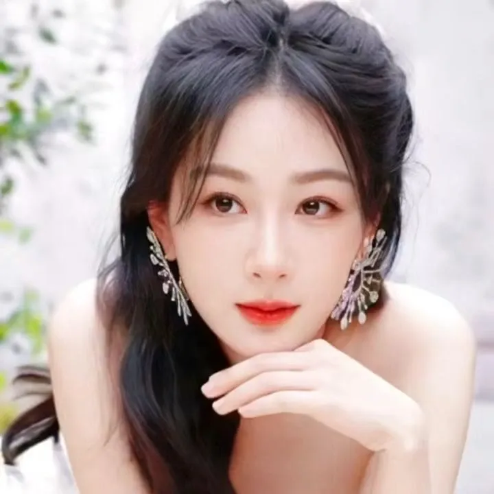Latest photo of Yang Zi