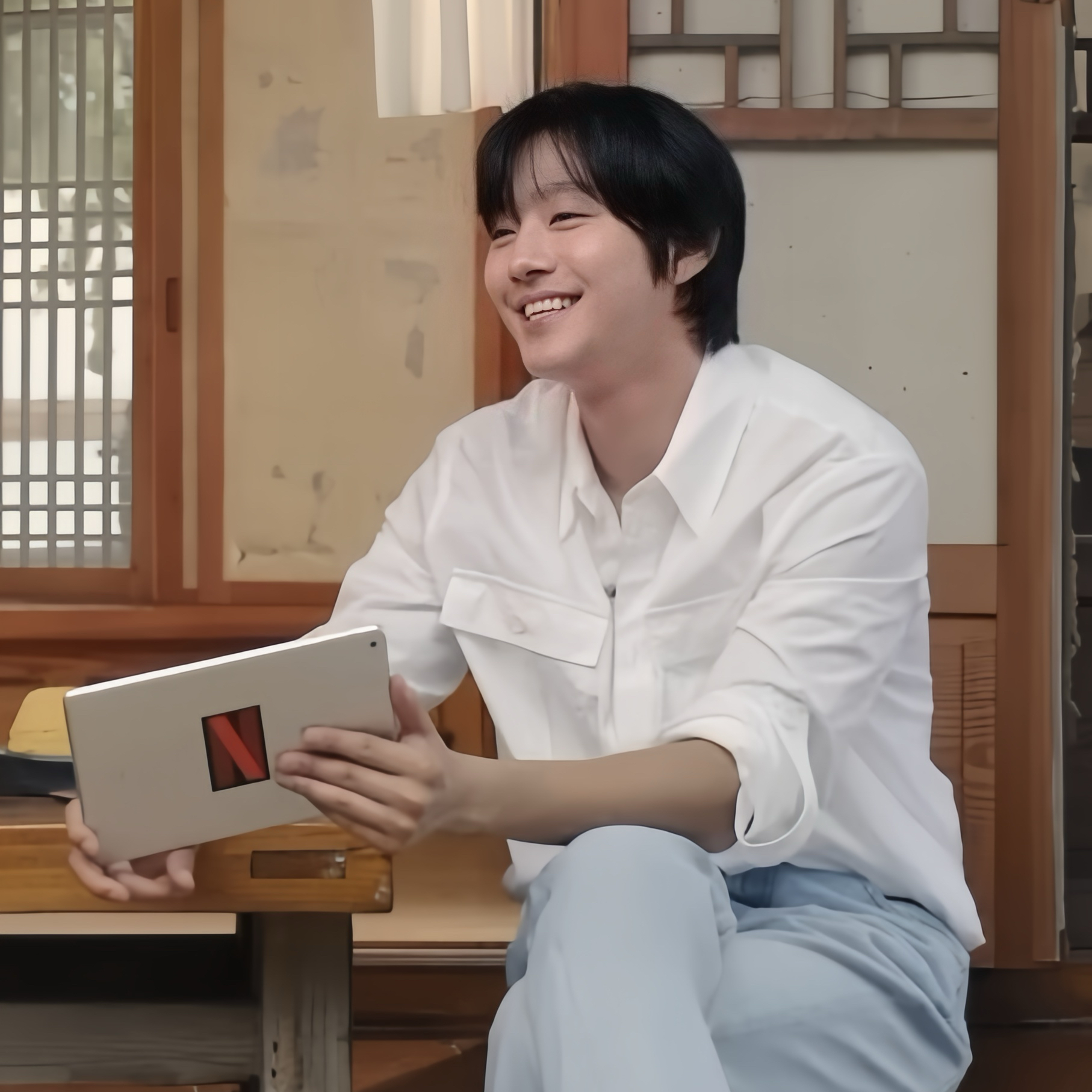 Behind-the-scenes cut of Ahn Hyoseop