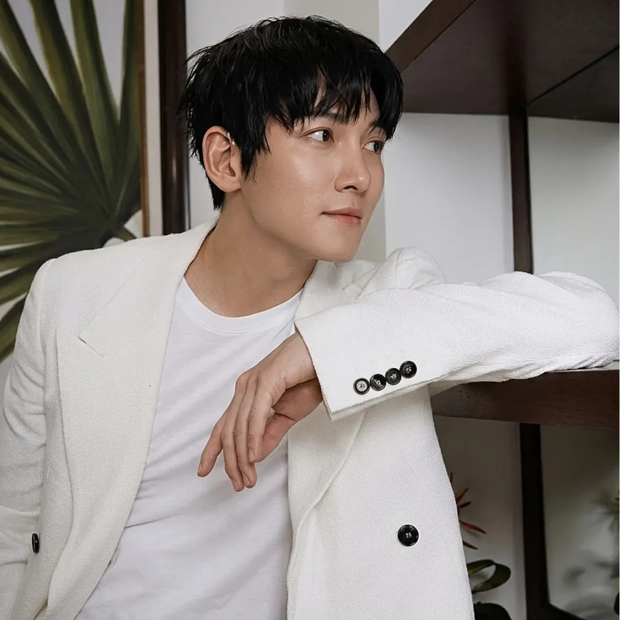 Behind-the-scenes cut of Ji Changwook