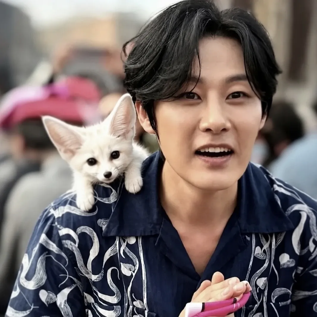 Behind-the-scenes cut of Kang Moonkyung
