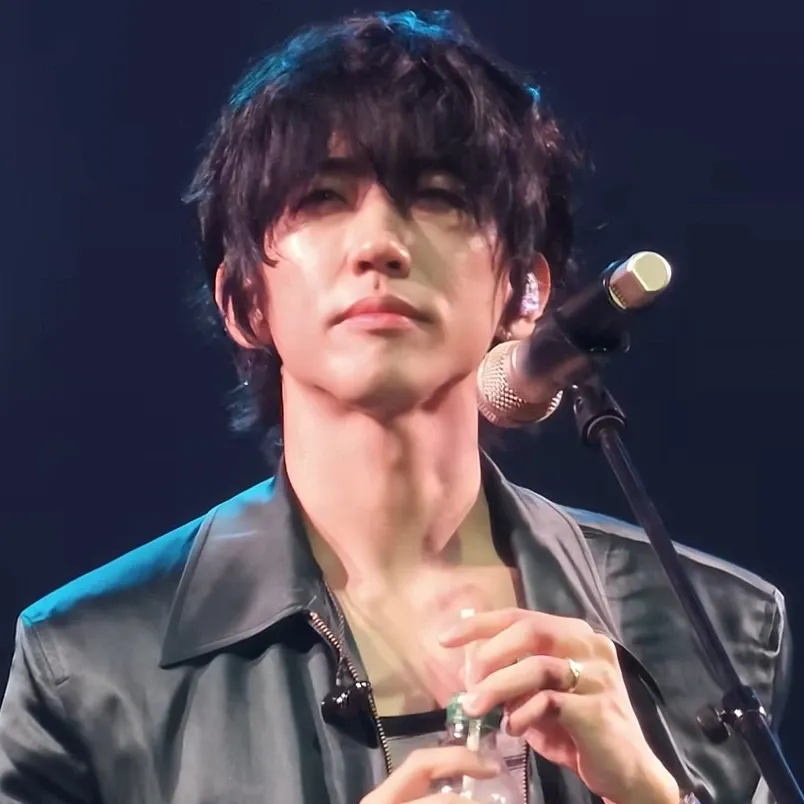 A moment captured by a fan of Lee Seungyoon