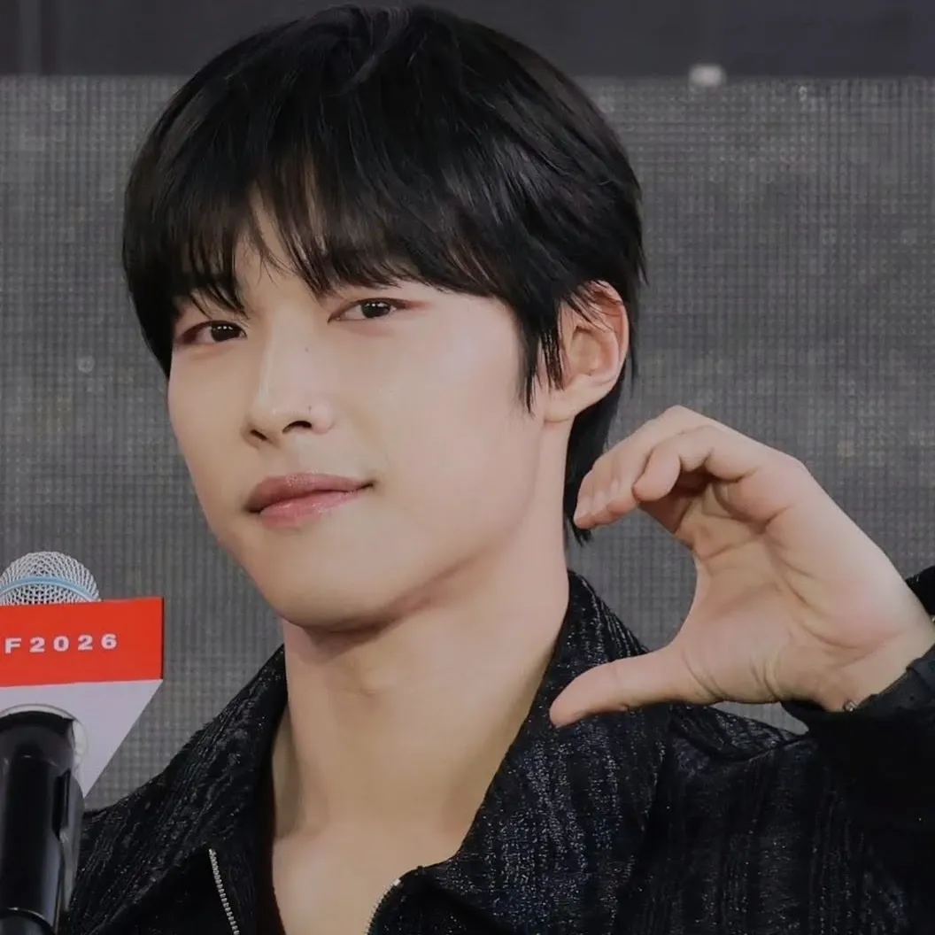 A moment captured by a fan of Woo Dohwan