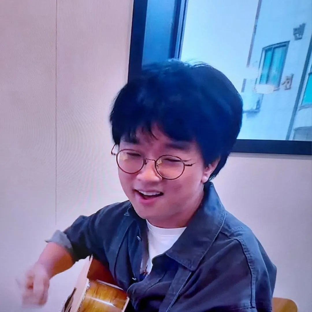 Recent activity shot of Bak Changgeun