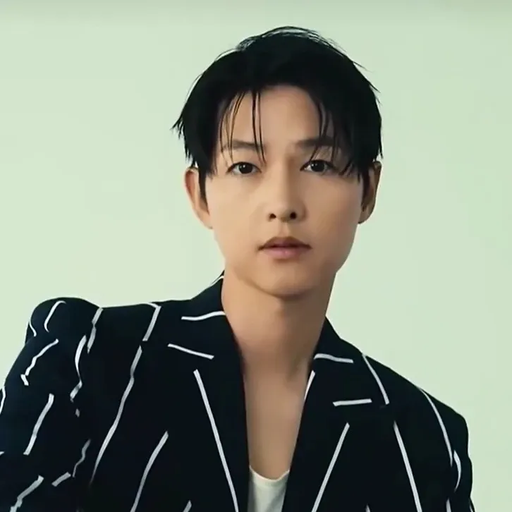 Recent activity shot of Song Joongki